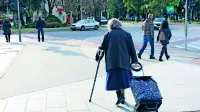 Varna starost je zaradi plačnega krča nedostopna