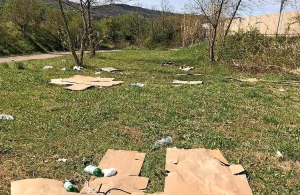 Naravni rezervat Škocjanski zatok je bil v preteklih dneh zasut s 
smetmi.