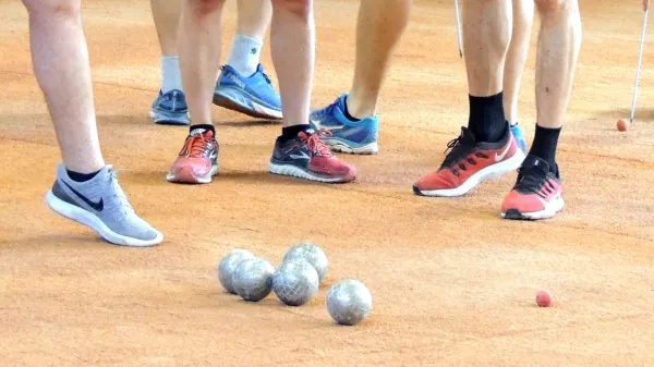 O prvaku v Postojni