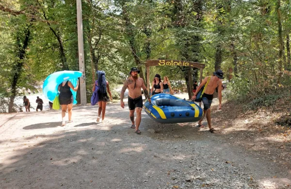 Čez dan  bo, tako kot lani,  dostop do sotočja Tolminke in Soče prost za vse. 