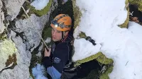 Nejc Velikonja med spustom v najvišje ležeče brezno v Trnovskem 
gozdu.  