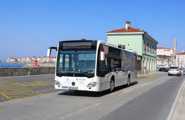 Veliki avtobusi Arrive ne bodo več smeli do Tartinijevega trga, saj postane mesto v poletni gneči zanje 
pretesno. 