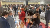 Največ slovenskih vinarjev je bilo na Vinitaly v Veroni v ponedeljek, ko je potekala tudi enodnevna degustacija Orange Wine 
Festivala s 74 vinarji iz devetih držav. 