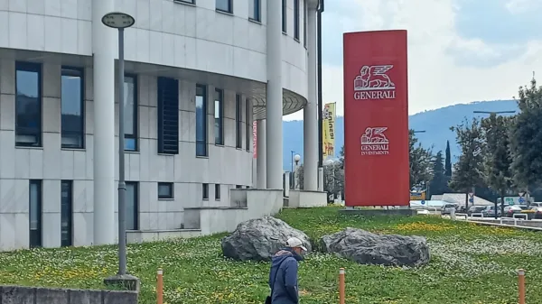 Napoved zavarovalnice Generali, da bo s 1. majem podražila premijo za dopolnilno zdravstveno zavarovanje 
kar za  dobrih deset evrov,  je vzbudila veliko ogorčenja. 

