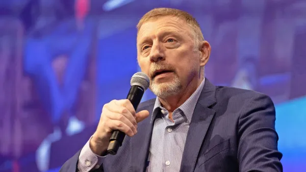 “Znotraj ni pomembno, da sem bil teniški igralec, edina valuta, ki 
šteje, je naš značaj in naša osebnost,” je o izkušnji v zaporu 
povedal Boris Becker.