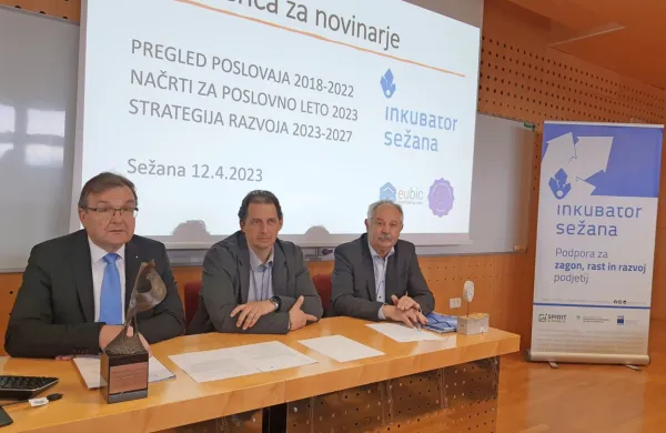 Dosežke in cilje Inkubatorja Sežana so predstavili (z leve): direktor Dorijan Maršič, župan Andrej Sila in 
predsednik nadzornega sveta Inkubatorja Marjan Mateta.  