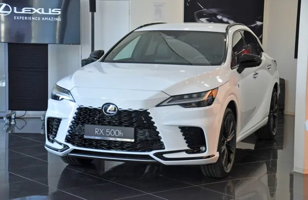 Model RX je od leta 1999 pomemben steber ponudbe znamke 
Lexus.