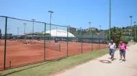 Rdeči pesek teniških igrišč je bil še do nedavnega bijoče srce športnega Portoroža. 