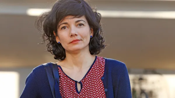 Katja Košir opozarja, da so šole, starši in celotna družba, vključno z mediji, 
dolžni  učence učiti asertivnega, nenasilnega izražanja svojih potreb. 