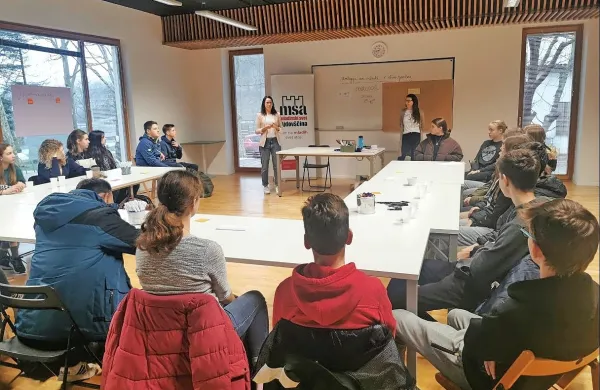 Svoja pričakovanja in predloge so mladi premlevali na delavnicah. 