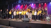Na divaški šoli so bili še posebej veseli, da se je njihovemu vabilu 
velikodušno odzval znani primorski kantavtor Rudi Bučar. 