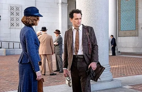 Matthew Rhys je po Američanih ponovno zagrizel v kompleksen 
lik.