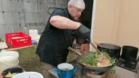 Matej Levstek je  v živo pripravljal zanimivo jed z ječmenom in 
regratom, recept si je izmislil sam. 