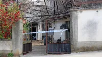 Po najdbi trupla  so  kriminalisti  našli  pol kilograma  kokaina,  1,7  kilograma  konoplje ter 12 gramov heroina.