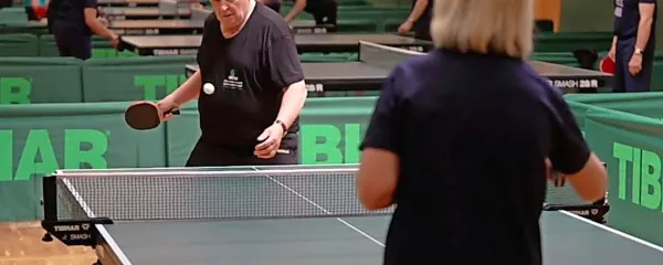 V Mariborski dvorani Tabor igra namizni tenis 36 bolnikov s 
Parkinsonovo boleznijo.