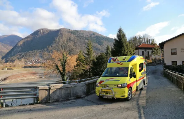 Po oceni direktorjev  primorskih ZD, ki naj bi po novih strokovnih 
izhodiščih za prenovo nujne medicinske pomolči v državi dobili 
satelitske urgentne centre, je  gradivo   boljša podlaga za tvorno 
razpravo, kot je bilo tisto sredi decembra, ki je razburilo strokovno 
in laično javnost na terenu.  