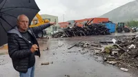 Vinar Marinko Pintar je ostal brez 5000 litrov vina, ki ga je “spil” 
požar,  uničena lesena konstrukcija v ozadju, kjer je zagorelo zaradi 
napake na napeljavi, pa še čaka na odvoz.