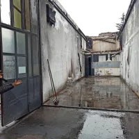 Kjer so nedavno uredili novo vinsko klet in degustacijski prostor 
ter skladišče, so sedaj le še gole stene brez strehe. 