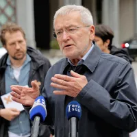 V  iniciativi Glas ljudstva, v kateri je zelo aktiven nekdanji 
zdravstveni minister Dušan Keber, so  predstavili stališče o vladnem predlogu zakona za ukinitev dopolnilnega zavarovanja ter 
napovedali nove aktivnosti in vzpostavitev Zavezništva za zaščito 
javnega zdravstva.



