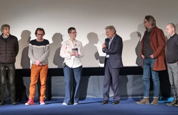 Ekipa ustvarjalcev filma Tržaške prikazni o  pisatelju Dušanu 
Jelinčiču na pogovoru v Idriji, te dni pa na festivalu gorniškega 
filma v Trentu.