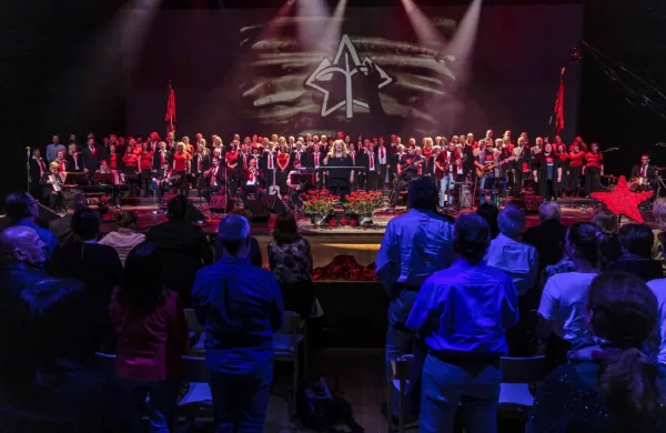 Tržaški partizanski pevski zbor Pinko Tomažič je v Gallusovi 
dvorani Cankarjevega doma proslavil 50. obletnico ustvarjanja. 