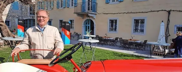 Andrej Malgaj, lastnik Avtohiše Malgaj in Ville Fabiani, je ob 
avtomobilskih starodobnikih znamke Porsche ljubitelj starodobnih traktorjev prav tako te znamke. 