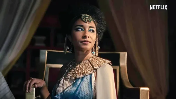 V Netflixovi seriji African Queens Kleopatro upodablja igralka 
Adele James. 