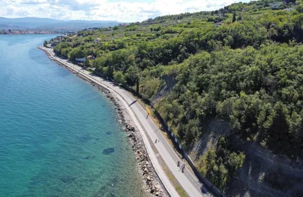 V pomorskem prostorskem planu so zapisali, da je obalna cesta 
namenjena predvsem športu in rekreaciji.