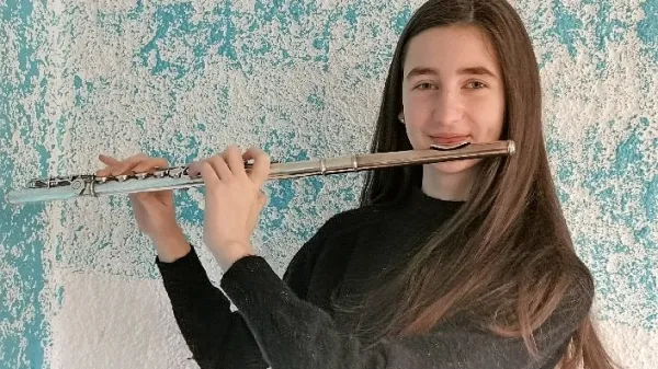 Aneja Žorž s svojo flavto