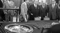 Nino Spinelli in Josip Broz Tito na otvoritvi Casina Portorož 
Metropol, ki je postal zgled vsem ostalim igralnicam, ki so 
sledile. 

