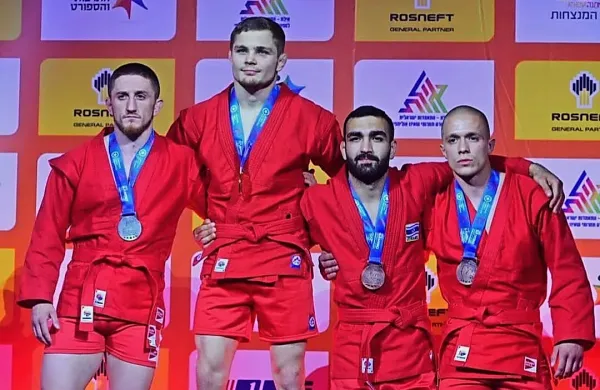 Judoist iz šole kluba 15. maj iz Marezig Luka Perkovič (na 
fotografiji desno) je na članskem evropskem prvenstvu v borilni 
veščini  combat sambo v izraelski Haifi osvojil bronasto odličje v 
kategoriji do 71 kilogramov.