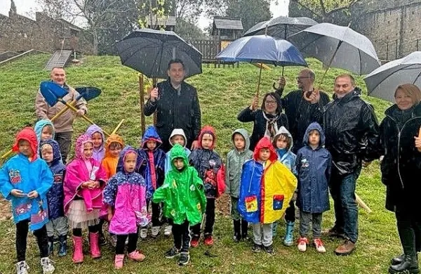 Na igrišču so v okviru praznovanja  pomembne obletnice piranskega vrtca zasadili lipo, otroci so zanjo izbrali ime Blatko.  