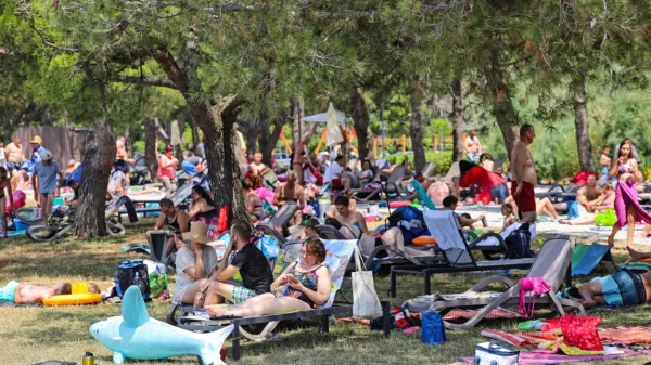 Še malo in začelo se bo priljubljeno “predalčkanje” opazovanih.