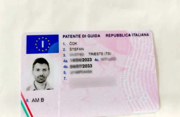 Za zapis šumnikov na vozniška dovoljenja ni nobenih preprek, v primeru zapletov pa je treba biti vztrajen.