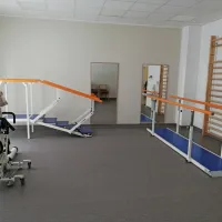 V pritličju se med drugim nahajajo tudi prostori za fizioterapijo. 