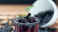 Aronija vsebuje velike količine vitamina A, 10-krat več vitamina C 
kot agrumi in vitamin P, ki je potreben za pravilno absorpcijo 
vitamina C in B.