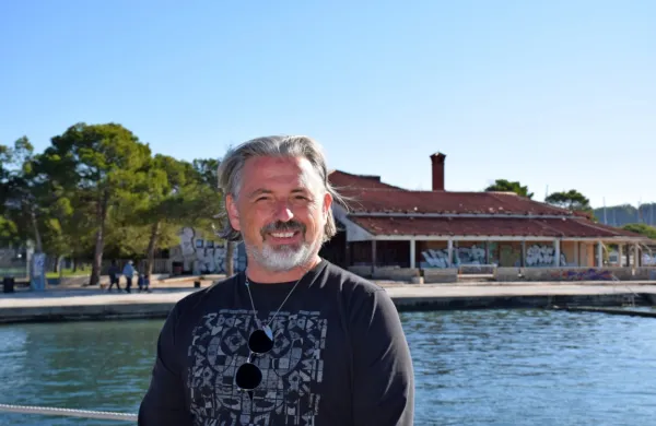 Po mnenju nadzornega sveta Okolja Piran je za direktorski položaj 
najustreznejši kandidat Neset Dulai.