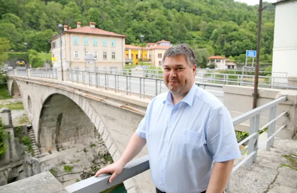 Miha Stegel je funkcijo župana zasedel pred pol leta, opravlja pa jo nepoklicno.