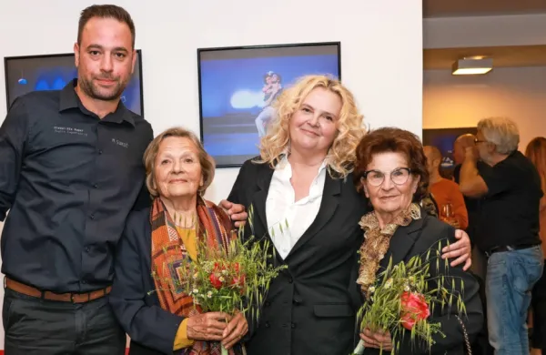 Smiljka Pobega Koprivc (levo) in Silvija Mozetič sta bili veseli 
prijetnega presenečenja.