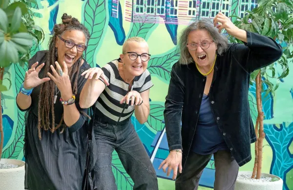 Tiger trio, navdušujoča skupina francosko ameriških džezistk.