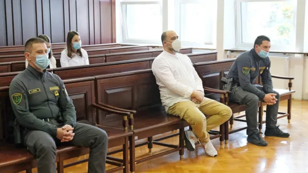 









 





Novogoričan Aleš L. je povedal, da sta ga k dobavljanju kokaina 
nagovorila tajna delavca.