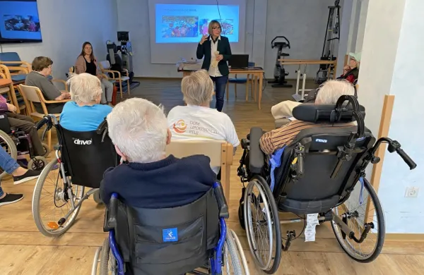 Sodelavci muzeja so starostnikom predstavili projekt Demenci 
prijazna točka. 