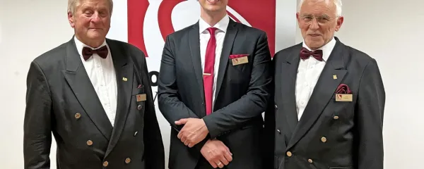 Novemu someljejskemu predsedniku Valentinu Bufolinu bosta v 
oporo podpredsednika Davorin Škarabot (levo) in Ivan Peršolja 
(desno). 