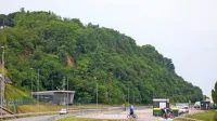 Srbsko-ameriški podjetnik Milan Mandarić napoveduje, da bo na svojem zemljišču na  klifu v Žusterni zgradil hotel oziroma turistični kompleks.