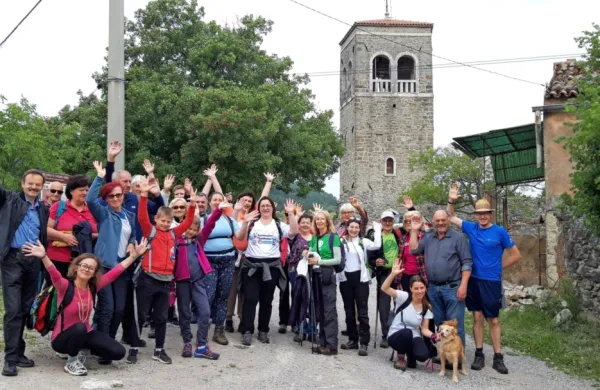 Dopoldne so se pohodniki iz Kubeda odpravili na literarno pot 
Alojza Kocjančiča.