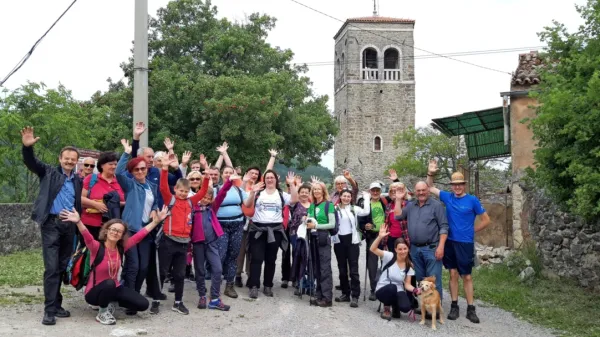 Dopoldne so se pohodniki iz Kubeda odpravili na literarno pot 
Alojza Kocjančiča.