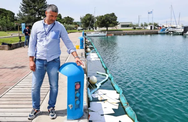 Pred sezono iščejo 30.000 litrov nafte v zemlji pod hotelom Delfin