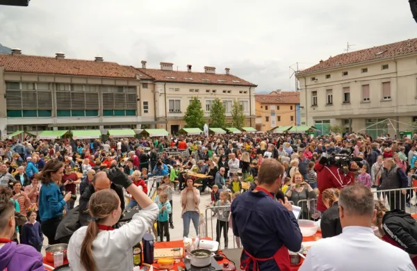 Lavričev trg so napolnili ljubitelji pašte iz vse Slovenije.