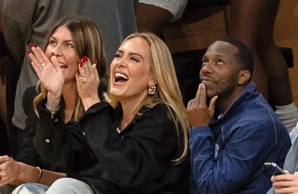 Adelino premoženje je ocenjeno na 165 milijonov funtov.