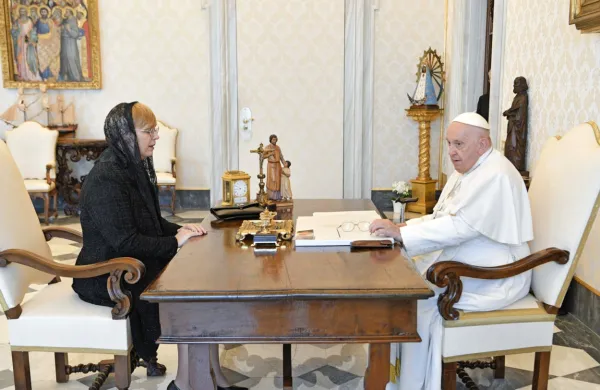 Predsednica republike Nataša Pirc Musar na pogovoru pri papežu 
Frančišku